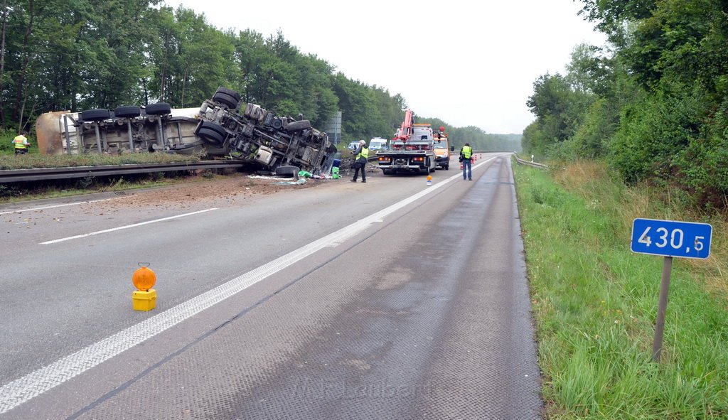 LKW umgestuerzt A 1 Rich Saarbruecken P025.JPG